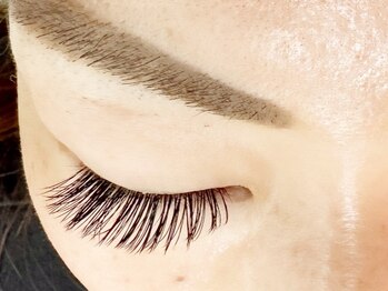 アリナラッシュ(ARINA LASH)の写真/【人気No.1メニュー】ボリュームを最大限出したい方はLEDダブルフラットがオススメ◎目元のお悩み解消☆