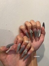 ロングスカルプ×派手ネイル
