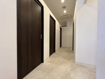 レイ 沖縄那覇店(Rey)/眉毛/【店内】全部屋完全個室