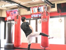 B-PLUS川越の雰囲気(1000人以上の指導経験を凝縮したクラウドデータでトレーニング!)