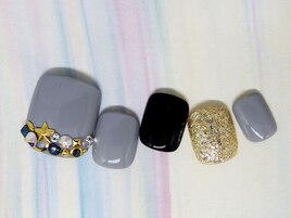 ワンカラー×ビジュー盛り