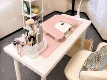 ワンホン&スカルプネイルサロン金山 lily nail【8月1日NEW OPEN(予定)】の雰囲気(ピンクで統一した施術スペースです♪)