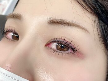 メデュー(Me d'eau)の写真/30種類以上のロッドから選ぶまつ毛パーマで理想の目元へ！最小限のダメージで魅力を高めるサロン