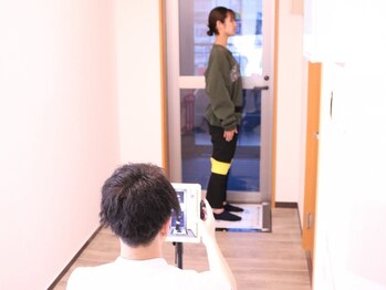 セレネ整骨院 千葉中央院/姿勢分析AI"ゆがみーる"君登場♪