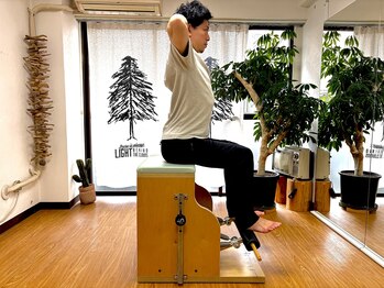 ライフ ピラティス スタジオ(LIFE Pilates Studio)/座り姿勢の改善　2