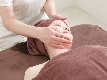 フェミニンエステティック 大阪福島店の写真/【小顔効果特化の新メニュー☆】脂肪分解小顔フェイシャル￥9900脂肪分解ジェルの深部導入で小顔効果持続!