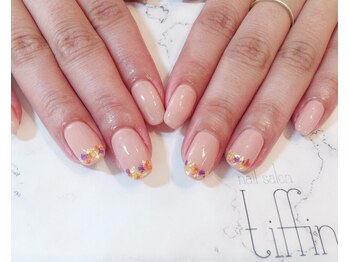 ネイルサロン ティフィン(tiffin)/シンプル押し花ネイル
