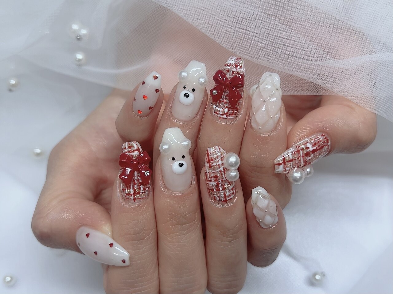 2025年-2026年冬トレンド】レッド ツイードのネイルデザイン集｜人気順