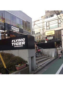 トミー(Tommy)/表参道駅Ａ2出口からの道順　3