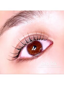 ジェニック(genic)/まつげパーマ【ケア重視】