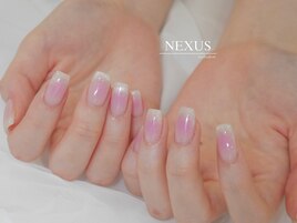 パープルピンクのチークネイル