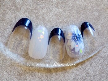 ネイルサロン ブランシュール(Nail Salon Blancheur)/ネイビーフローラル