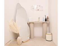 ヒューインディバサロン 横浜(HUE INDIBA SALON)の雰囲気（日々の変化を実感できるミラースペース。）