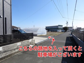 ルピナス(Rupinas)/道路からの入り口
