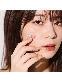 ノラ シブヤ(NORA SHIBUYA)/伏し目も可愛く♪