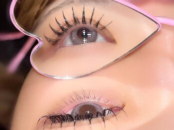 ラルメ(Larm'e)の写真/圧倒的なモチの良さが人気★【メガフラットラッシュ】で軽さ×濃さを実現◎トレンド感のある盛れる目元に♪