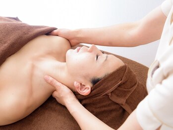 マハロ(Mahalo)の写真/【憧れの小顔へ】熟練の技術で、キュッと引き締まった理想の小顔へ導く◎首肩の疲れも一緒にリフレッシュ♪