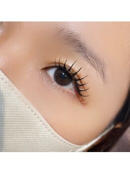 リスタ(Resta)の写真/ふわっと軽いフラットラッシュでまつ毛の負担軽減♪どの角度から見ても美しいボリュームのある目元に〇