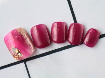 ネイルサロン エスビー(Nail salon SB)の写真/【Art2本+カラー1色¥6600/贅沢フットケア付¥8800】フットネイルで足元から華やかに!丁寧なケアでモチ◎