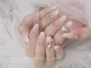 フィオナ 大久保店(Fiona)/白グラちゅるんネイル