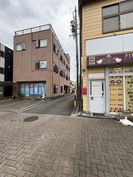 旋/駐車場は店裏に5台ご用意有