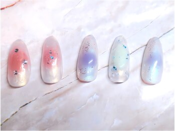 アクアネイル(AQUA Nail)の写真/シンプルだけど可愛らしいデザイン♪定額でデザインも豊富◎飽きのこない手元で気分ＵＰ！