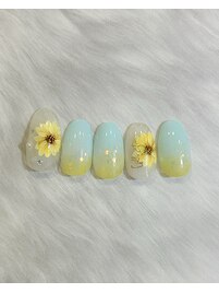 空とひまわりの爽やか配色