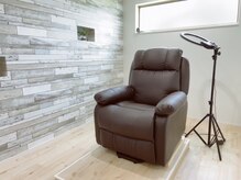 柔らかく座り心地の良いリクライニングチェアです☆