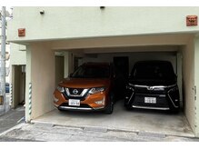 コーラルオーシャン(CoralOcean)の雰囲気（駐車場も完備されています♪オレンジの車の様に駐車ください！）
