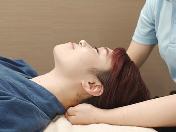 あしカラダ 綾瀬店の写真/【全身お疲れの方必見☆】全身アロマケア＋フェイスケアで日々のお疲れを解消♪お顔のツボ押しメニューも◎