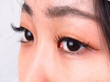 アイラッシュ ポッシュ(POSH)/フラットラッシュで軽いつけ心地