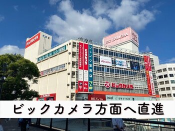 ビューステージ アイブロウサロン 藤沢/右前方にビックカメラがあります