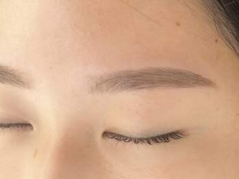 ミネス(me'ness)の写真/【ぐっと垢抜け！】大人気アイブロウWax¥5000～！まつ毛パーマとのセットクーポンもおすすめ♪