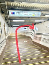 真(sin)/階段を降りて右に曲がります