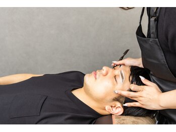 眉毛の匠/大人の落ち着きと凛々しさを纏う