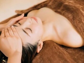 サロンドオフ 西梅田(salon de off)の写真/内側から透明感を引き出すハーブピーリング♪自然な発光感で＊ノーファンデでも自信が持てる毛穴レス肌へ★