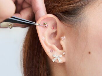 ココネイル(CoCo Nail)の写真/【耳つぼ+カウンセリングでスッキリ小顔へ♪】ジュエリーで美と癒しを同時に叶えます◎耳元のお洒落にも♪