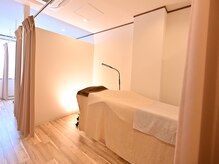 アイプラス(eye+)/《店内写真:施術ベッド》