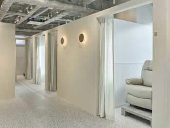 ツノ(TsuNo)の写真/周りの目を気にせずリラックスできる半個室空間◎ふかふかのリクライニングソファで癒しのひとときを♪
