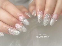 リッシュ トロワ(RICHE trois)/キラキラお花のピクシーネイル♪