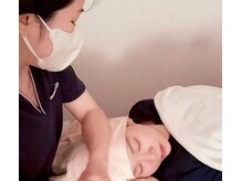 暖和リラクゼーションの雰囲気（辛い肩こりも和漢オイルを使った本格手技で痛みを和らげます。）