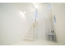 スイート(SUITE)の雰囲気（アロマの香りが心地良い、白亜のメゾネットで貴方だけの時間を。）