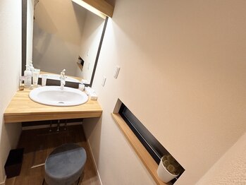 インベスト(INVEST)/化粧室