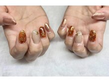 定額で300種の定番デザインと豊富なカラーから自由に選び放題！