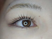 上向きまつげで目力UP！パッチリとした魅力的な瞳を演出