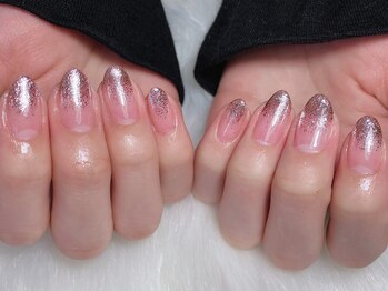 エルミラ(ELMIRA)の写真/お仕事上、派手なネイルが出来ない方にも!!シンプルながらも個性の光るデザインで気分をUP★