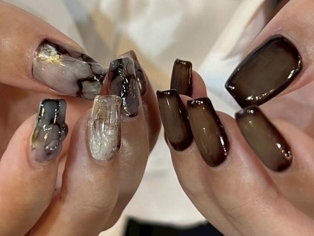 くすみカーキニュアンスゴールドネイル 砂ジェル ミラー 韓国 ちゅるん