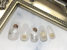 シアーな白・お花ネイル