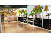 オレンジを基調としたカフェ風なスタジオです☆