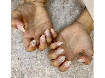 オフホワイトネイル